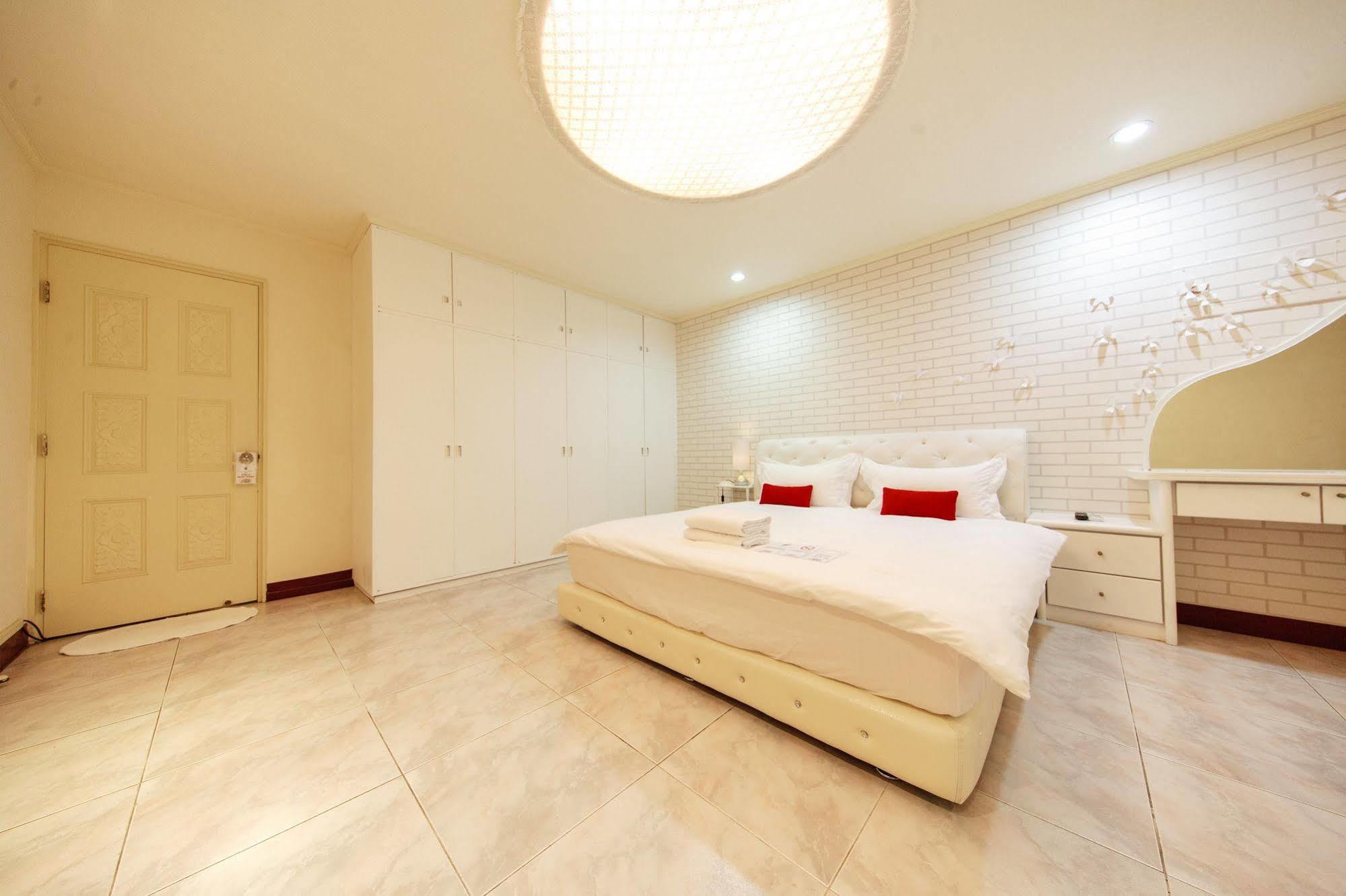 Apartament Ariyoshi Ya Tainan Zewnętrze zdjęcie
